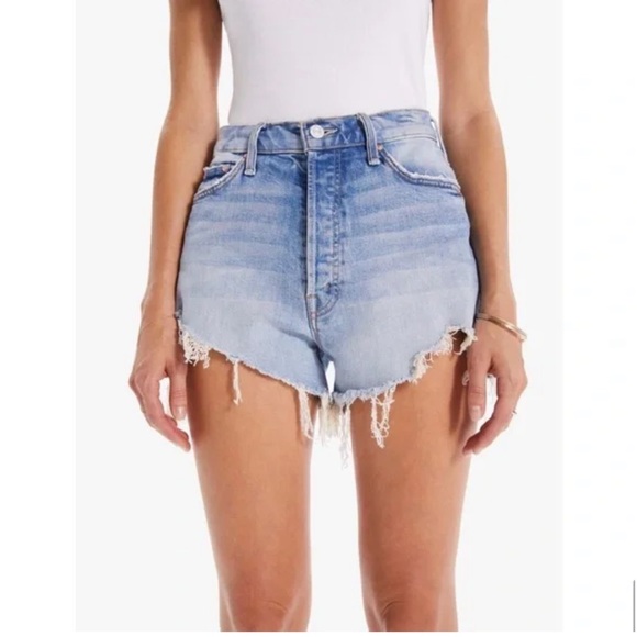 Mother Pants - Mother Ultra High Waisted Tomcat Kick Fray Short size 31